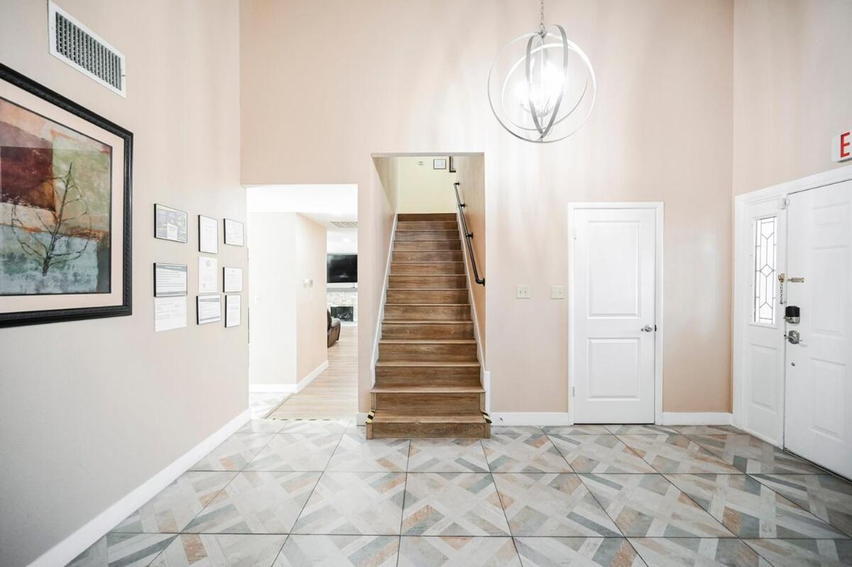 Apartment Spacious Henderson Hidden Gem! *