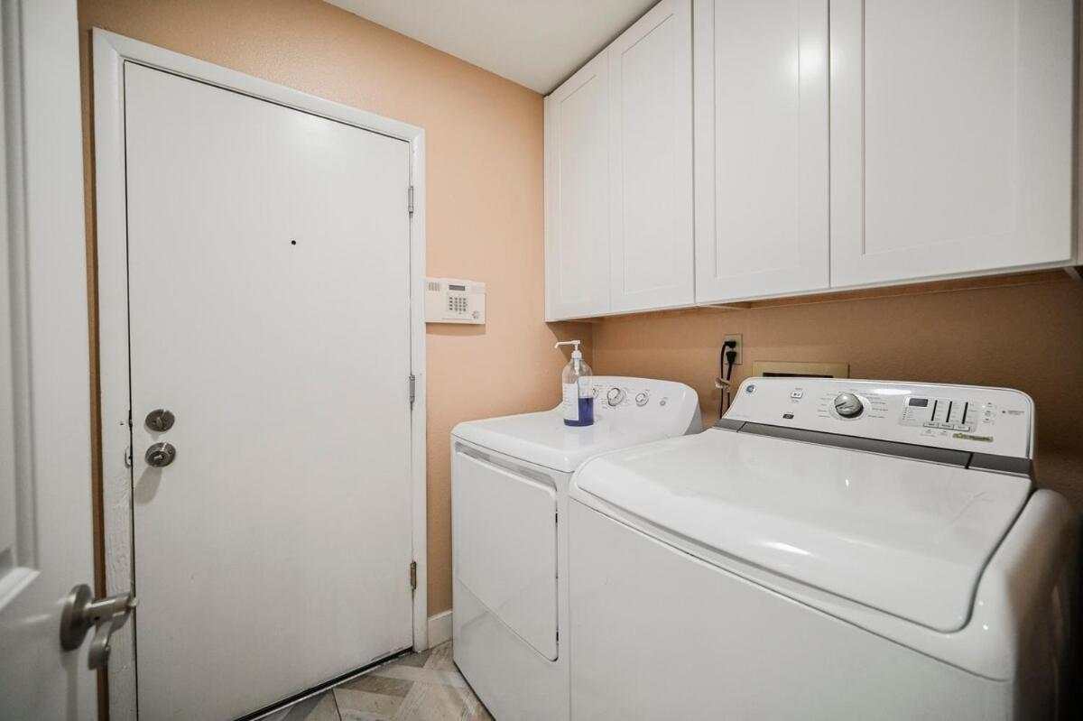 Apartment Spacious Henderson Hidden Gem! *