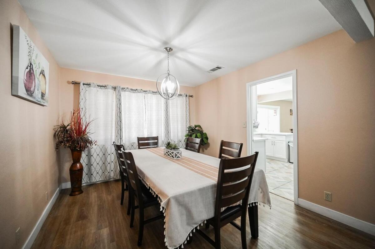Spacious Henderson Hidden Gem! Apartment