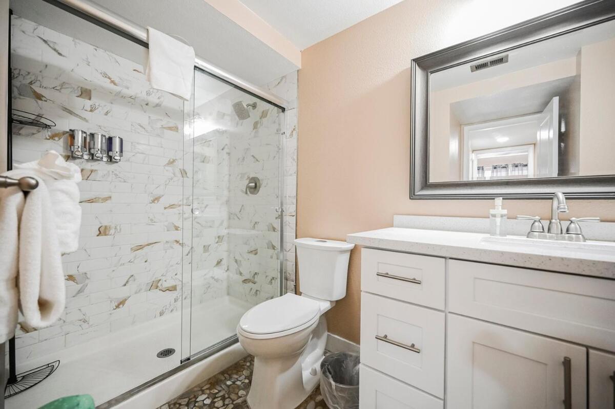 Spacious Henderson Hidden Gem! Apartment *
