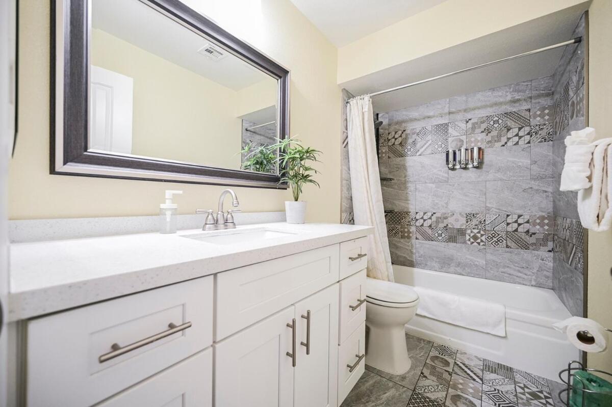 Apartment Spacious Henderson Hidden Gem! *